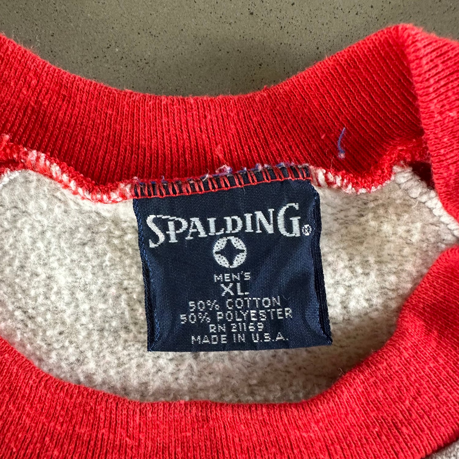 Vintage 1980s Spalding Sweatshirt size XL (fits liks M)