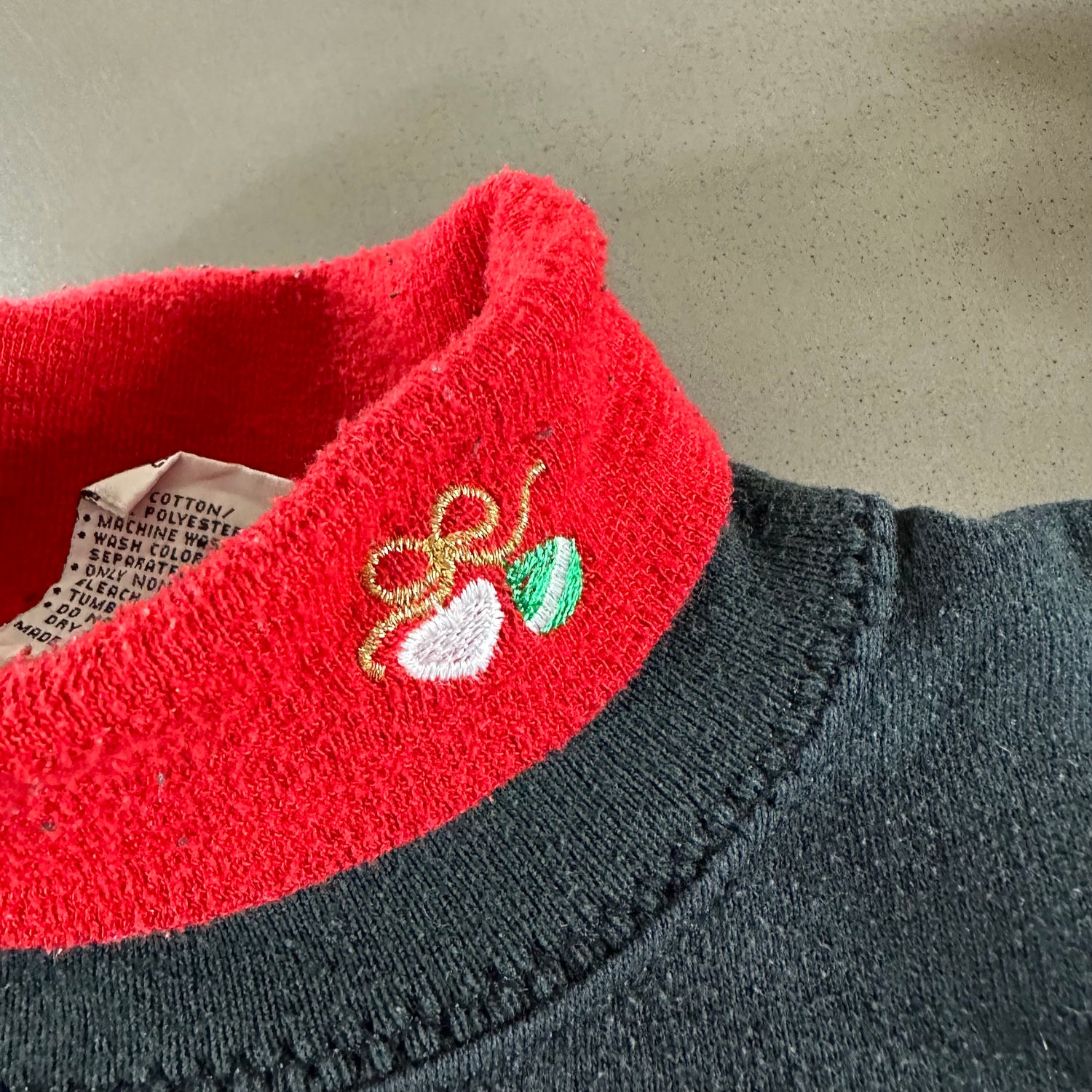 Vintage 1990s Christmas Turtle Neck Sweatshirt size Large