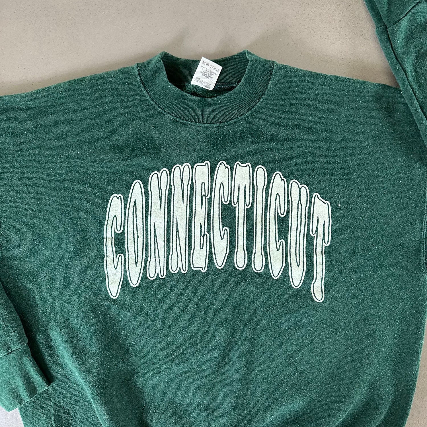 Vintage 1990s Connecticut Sweatshirt size Large